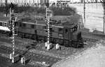 Eisenbahn in/um Stuttgart__117 122-2 [AEG 1930] im Bahnhof Esslingen, Blick von der Pliensau-Brücke. Anfangs in München, 1932 nach Schlesien, 1945 von Hirschberg wieder nach München, später Augsburg. 1981 endgültig abgestellt, lebt aber als H0-Modell weiter.__02-03-1976