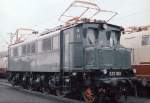 E17103 (117103)Die gleiche Lok 1985 bei einer Ausstellung der DB in Bochum-Dahlhausen. Sie wurde offensichtlich ihrem Auslieferungs-Zustand angeglichen. Die Leistungsdaten: 120 km/h Hg. Gew.ca.112t, 2800 kW, Lnge:16m
