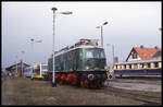 Am 27.3.1999 fand im Bahnhof Wernigerode anläßlich 100 Jahre HSB eine Fahrzeugschau statt.
Ausgestellt waren auch einige Elektrolokomotiven der einstigen DR. Hier sehen wir E 1831.