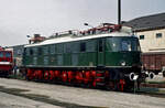 Die historisch hergerichtete E 18 31 am 21.05.1989 auf der großen Fahrzeugausstellung im ehemaligen Dresdener Gbf.