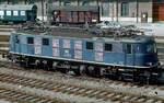 Die 1939 von AEG an die DRB gelieferte E 18 045 (bei der DB ab 1968: 118 045) steht am 22.08.1983 beim Hbf. Passau. Ein Jahr später wurde das Fahrzeug ausgemustert und abermals ein Jhr später zerlegt