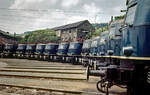 Zwölf Loks der BR E 18/118 auf einem Bild, aufgestellt am 22.07.1984 an der Drehscheibe des Bw. Würzburg zum Abschied der Baureihen E 44 und E 18.