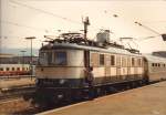 118 013-2 in Ozeanblau-Beigen Gewand am 29.07.1982 im Hbf Stuttgart.