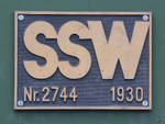 Gusseisernes Schild an der Elektrolokomotive E44 001. (Verkehrsmuseum Nürnberg, Mai 2017)