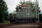 169 002 stand 1981 am Endpunkt seiner ehemaligen Stammstrecke Oberammergau/Murnau auf der westlichen Seite des Bf. Murnau