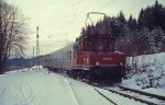 Auf ihrem Weg von Oberammergau nach Murnau erreicht 169 003-1 im Januar 1979 den Bahnhof Bad Kohlgrub
