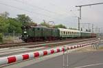 Anllich einer Sonderfahrt kam die Dresdner Museumslokomotive E77 10 am 12.05.2011 auch wieder mal nach Sachsen-Anhalt, hier am Bahnbergang Elisabethstrae in Dessau.
