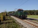 Die E 94 088 mit einem Sonderzug nach Saal a. d. Donau am 14.10.2018 unterwegs bei Gundelshausen.