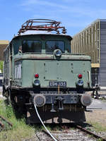 Die Elektrolokomotive E 94 135 aus dem Jahr 1944 ist im Bayerischen Eisenbahnmuseum Nördlingen zu sehen. (Juni 2019)