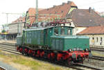 16. Juli 2010, in Kronach. Die E94 052 der Leipziger Eisenbahngesellschaft hat auf ihrer Fahrt zum  Krokodil-Treffen  am 17.7.2010 in Freilassing einen kurzen Halt eingelegt.