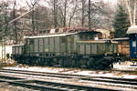 08. Februar 2006, in Probstzella steht Lok 194 580 für Schiebedienste über die Frankenwaldrampe bereit.