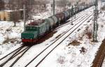 254 052 zieht am 07.02.10 einen Kesselwagenzug aus Bitterfeld Richtung Leipzig raus, Ziel ist Guben.