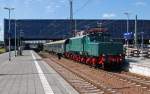 254 052 verlsst nun mit ihrem Sonderzug nach Lbbenau den Chemnitzer Hbf. 