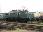 E94 088 der GES Stuttgart macht sich bei den Bahnwelt-Tagen am 01.06.2014 in Darmstadt-Kranichstein mit einem Pendelzug bereit zur Abfahrt.