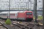 Einfahrt von IC1296 nach Frankfurt am 05.06.2017 in Mannheim Hauptbahnhof.