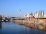 101 077 mit IC 245 Bad Bentheim - Berlin Ostbahnhof am 13.02.2017 an der Jannowitzbrücke in Berlin.