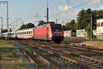 Feierabend und ab in die Abstellung, hier verlässt die 101 130-3 mit dem IC 2223 den Rheydter Hbf, in dem der Zug zur Zeit sein Ende findet, da die Verbindung nach Aachen Hbf baustellenbedingt