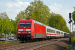   Der IC 2004  Schwarzwald  (Konstanz - Koblenz - Köln - Emden Hbf) fährt am 30.04.2019, im Sandwich mit der Zuglok 101 033-9 und der Schublok 101 012-3 durch Bonn-Gronau (nähe dem Bf