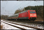 DB 101074-3 erreicht hier am 28.2.2005 einen IC schiebend den Bahnhof Hasbergen auf der Fahrt nach Osnabrück.