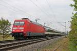 Mit dem EC 7 (Hamburg Altona - Interlaken Ost) fuhr am Mittag des 19.05.2019 die 101 094-1 bei Hügelheim über die Rheintalbahn in Richtung Schweiz, wo sie ihren Zug an die SBB übergeben