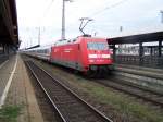 101 027 PEP schiebt am 12.07.2007 IC 2027 nach Passau aus Wrzburg Hbf.