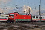 DB Lok 101 011-5 verlässt den badischen Bahnhof.