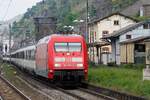 101 006 mit sbb Garnitur im Bahnhof Kaub am 24.04.2022.