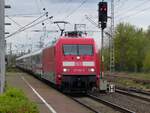 101 068 mit IC 149  Berlin - Amsterdam in Salzbergen, 26.04.2023