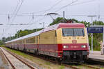 AKE-RHEINGOLD mit Lok 101 001 kommt im Ostseebades Binz mit leichter Verspätung an. - 18.08.2024 - Aufnahme vom Bahnsteig 3.
