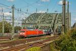 101 145-1 & 101 074 DB mit IC2311 auf der Hohenzollernbrücke in Köln, August 2024.