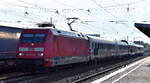 DB Fernverkehr AG [D] mit ihrer  101 090-9  [NVR-Nummer: 91 80 6101 090-9 D-DB] und einem PbZ am 08.10.24 Höhe Bahnhof Schönefeld b. Berlin.