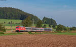 101 135 mit dem NJ 478 / IC 60478 (Berlin Hbf - Zürich HB) bei Rietheim 30.8.24