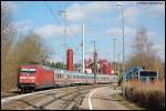 101 113-9 durchfhrt am 09.03.08 mit IC 2160 von Nrnberg Hbf nach Karlsruhe Hbf den Goldshfer Bahnhof und passiert zum Zeitpunkt des Bildes den Ursprungspunkt der oberen Jagsttalbahn.