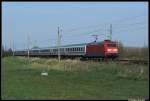 101 100 mit einem InterCity aus dem Ostseebad Binz auf dem Weg nach Rostock.