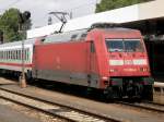 BR 101 039 fhrt mit einem IC in Mannheim Hbf ein. (16.07.2008)