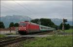 IC 86  TIEPOLO , von Venezia Santa Lucia nach Mnchen Hbf, durchfhrt mit der 101 052 als Zuglok das Inntal bei Oberaudorf. (04.07.2008)
