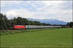 Vor der Kulisse des Kaisergebirges bringt die 101 077 den IC 82  Paganini , von Verona Porta Nuova nach Mnchen Hbf, in die Bayrische Landeshauptstadt.