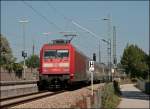 Der Verkehr wurde auf Gleis 3 umgeleitet. 101 025 schleicht mit dem IC 85  MICHELANGELO , Mnchen Hbf - Rimini, durch Brannenburg. (11.07.2008)