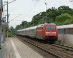101 030-5 fhrt mit ihren IC aus Berlin kommend Richtung Dsseldorf in Burgkemnitz durch am 19.06.2009