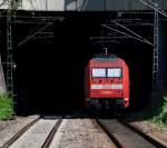 Sie will nach Stuttgart zum Bahnbildertreffen. 101 036-2 taucht in den Pragtunnel ein. (01. August 2009)