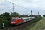 101 096 mit dem IC 2213 aus Binz nach Stuttgart am 28.08.09 kurz hinter Rostock. Am Zugende hing das eigentlich  Objekt der Begierde die 120 139.