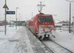 Hier 101 033-4 mit IC2150 von Stralund nach Dsseldorf Hbf., bei der Ausfahrt am 1.2.2010 aus Angermnde.
