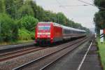 101 041-2 durchrauscht den Bahnhof von Avenwedde-Isselhorst der Strecke Hannover-Bielefeld-Hamm am 04.09.2009.