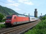 101-077 durchfhrt am 27.6.10 mit dem IC 2026 Oberwesel.