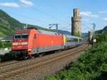 101-094 durchfhrt am 15.7.10 mit dem EC 6 Oberwesel.