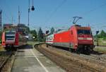 Sommerurlaub in Sddeutschland. Genauer gesagt in der Nhe von Traunstein. Und mit der 101 120-4 die ihren EC aus dem Bahnhof Traunstein schiebt fngt diese Bilderserie an. (Links im Bild: 426 032-9). Aufgenommen am 12.07.2010.