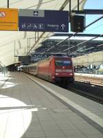 101 061-0 hat gerade mit ihrem IC den Bahnhof  Flughafen Leipzig/Halle erreicht und wrd in krze ihre Fahrt nach Leipzig Hbf fortsetzen.
Aufgenommen am 17.04.2010.