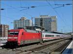Die 101 081-8 verlsst am 02.04.2011 mit dem IC 2011  Loreley  nach Stuttgart den Hauptbahnhof von Essen.