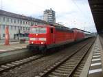 Eine seltene Bespannung 181 220-5 zieht mit 101 037-0 (kalt) den IC 2052 Stuttgart - Saarbrcken am 08.06.2011 aus Kaiserslautern Hbf