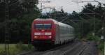 Die 101 130 ex Metropolitanzugpferd raste am gewittrigen 22.06.2011 mit dem Metropolitan auf der verregneten Kbs 840 nahe Hochstadt in Richtung Saalfeld.
